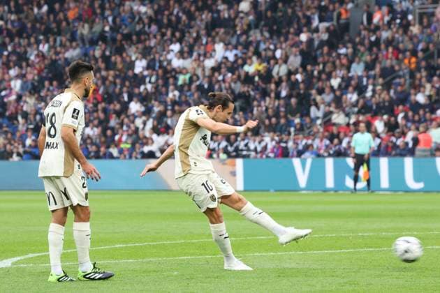 FOOTBALL : Paris Saint Germain Vs RC Lens - Ligue 1 - 14 09 2025 Florian Thauvin (RC Lens) - Adrien Thomasson (RC Lens) ParisFrance  Copyright: xMichtofx