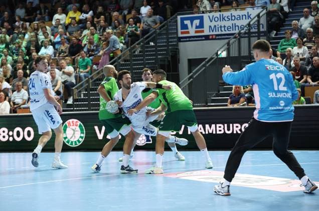 14.09.2025, xovx, Handball Daikin Handball Bundesliga, HSG Wetzlar - TBV Lemgo Lippe v.l. Joel Willecke (TBV Lemgo Lippe), Cyrill Akakpo (HSG Wetzlar). Tim Suton (TBV Lemgo Lippe), Josip Simic (HSG Wetzlar), Stefan Cavor (HSG Wetzlar), Anadin Suljakovic (HSG Wetzlar) Wetzlar Buderus-Arena Hessen Deutschland (DE)