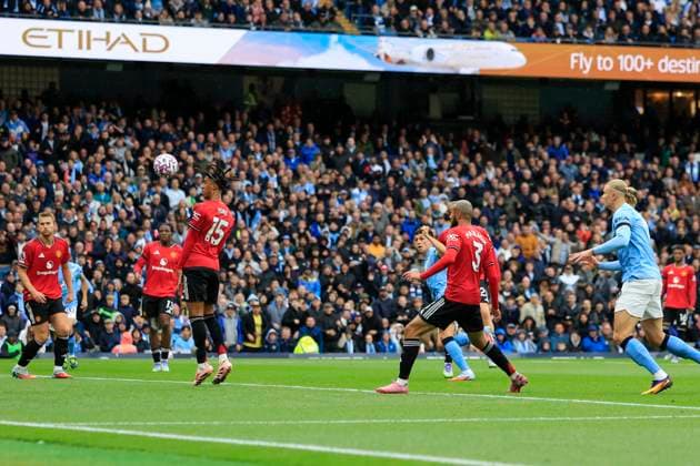 Manchester City v Manchester United, ManU Premier League 14 09 2025. Phil Foden (47) of Manchester City scores to make it 1-0 during the Premier League match between Manchester City and Manchester United at the Etihad Stadium, Manchester, England on 14 September 2025. Manchester Etihad Stadium Manchester England Editorial use only DataCo restrictions apply See www.football-dataco.com , Copyright: xConorxMolloyx PSI-22824-0022