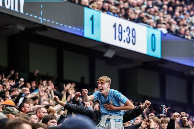 Premier League Manchester City v Manchester United, ManU Manchester City fans celebrate a goal from Phil Foden of Manchester City to make it 1-0 during the Premier League match Manchester City vs Manchester United at Etihad Stadium, Manchester, United Kingdom, 14th September 2025 (Photo by Mark Cosgrove News Images) Manchester Etihad Stadium Manchester United Kingdom Copyright: xMarkxCosgrove NewsxImagesx