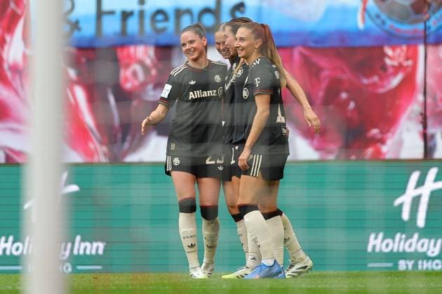 RB Leipzig - Bayern Muenchen 1. Bundesliga Frauen Leipzig, Red Bull Arena, 14.09.2025, Fußball, Frauen, Saison 2025 2026, Frauen-Bundesliga, 2. Spieltag , RB Leipzig - FC Bayern München 0:3 (0:1) , Im Bild: Tor für München, Torjubel nach dem 0:3, Torschützin Vanessa Gilles (2, Bayern) ,