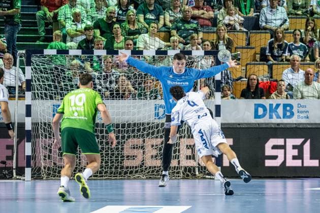 Handball Bundesliga; HSG Wetzlar - TBV Lemgo Lippe, 14.09.25 Anadin Suljakovic (HSG Wetzlar, 12), Samuel Zehnder (TBV Lemgo Lippe, 4), Josip Simic (HSG Wetzlar, 10) Handball Bundesliga; HSG Wetzlar - TBV Lemgo Lippe: Wetzlar, 14.09.25 Copyright: xBEAUTIFULxSPORTS Roeczeyx