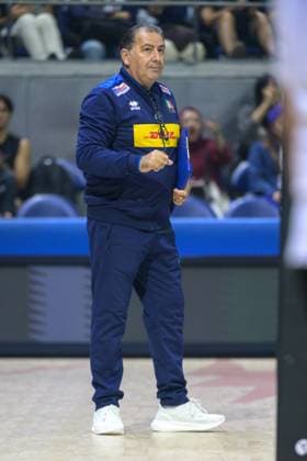 September 14, 2025, Quezon City, Manila, Philippines: Italy vs Algeria in the Pool Phase during the FIVB Mens Volleyball World Championship, WM, Weltmeisterschaft 2025 in Manila, Philippines. Italy win in 3 sets. Italys coach De Giorgi FERDINANDO Quezon City Philippines - ZUMAr144 20250914_zap_r144_092 Copyright: xJaynexRussellx