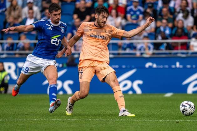 Strassbourg, France, September 14th 2025 Gautier Lloris (4 Le Havre) battle for the ball against Joaquin Panichelli (9 RC Strasbourg) during the Ligue 1 game between - RC Strassbourg vs. Havre AC at Stade de la Meinau in Strassbourg, France Pascal von Büren (Pascal von Büren SPP) Copyright: xPascalxvonxBürenx xSPPx spp-en-PaVoBSp-Pavo-Fotografie-32