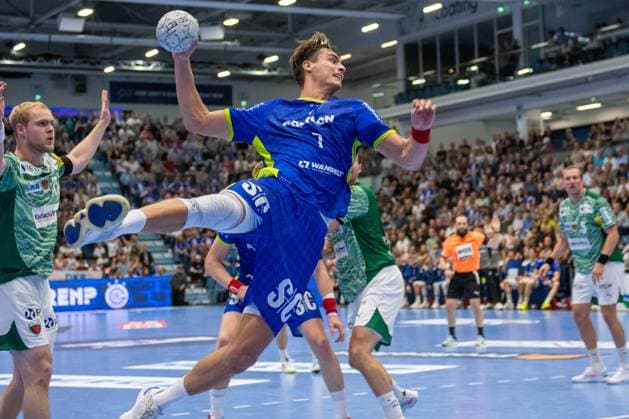 Julian Koester, Rueckraum, (VfL Gummersbach 7),VfL Gummersbach vs. Fuechse Berlin, Daikin Handball Bundesliga, Herren ,4. Spieltag, 14.09.2025 Gummersbach NRW Deutschland
