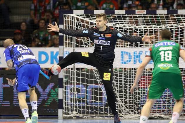 14.09.2025, xtgx, SC Magdeburg - TVB Stuttgart v.l. Patrick Zieker (Stuttgart, 25), Sergey Hernandez Ferrer (Magdeburg, 1) Parade, haelt den Ball, faengt den Ball, pariert Siebenmeter Magdeburg