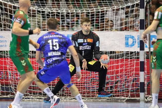 14.09.2025, xtgx, SC Magdeburg - TVB Stuttgart v.l. Simone Mengon (Stuttgart, 15), Sergey Hernandez Ferrer (Magdeburg, 1) Parade, haelt den Ball, faengt den Ball, pariert Magdeburg