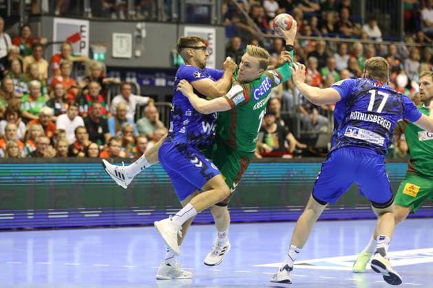 14.09.2025, xtgx, SC Magdeburg - TVB Stuttgart v.l. Antonio Seradilla (Stuttgart, 5), Gisli Thorgeir Kristjansson (Magdeburg, 10) Zweikampf, Duell, Kampf, tackle Magdeburg