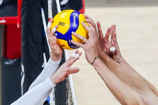 (250914) -- PASAY CITY, Sept. 14, 2025 -- Players of both sides compete during the pool H match between China and Brazil at the FIVB Men s World Championship, WM, Weltmeisterschaft 2025 in Pasay City, the Philippines, on Sept. 14, 2025. ) (SP)THE PHILIPPINES-PASAY CITY-VOLLEYBALL-FIVB MEN S WORLD CHAMPIONSHIP 2025-CHN VS BRA ROUELLExUMALI 