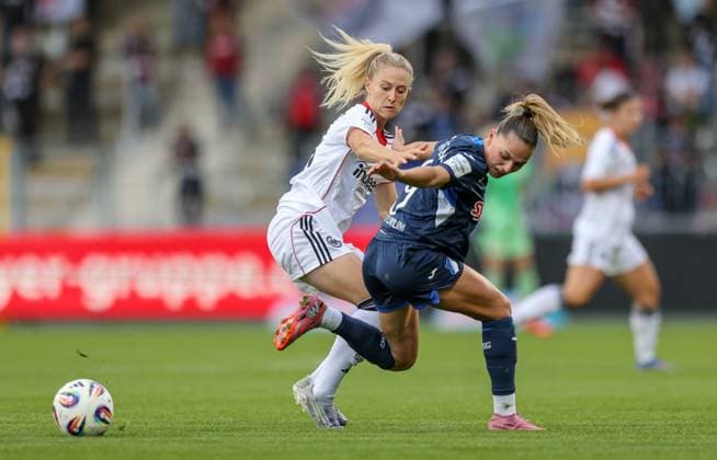 DEU, Hoffenheim, TSG Hoffenheim vs Eintracht Frankfurt, Google Pixel Bundesliga, DFB, Saison 2526, Dietmar-Hopp-Stadion, 2. Spieltag, im Bild v.l.n.r: Rebecka Blomqvist (Eintracht Frankfurt 28), Jill Janssens (Hoffenheim 9) DFB DFL REGULATIONS PROHIBIT ANY USE OF PHOTOGRAPHS AS IMAGE SEQUENCES AND OR QUASI-VIDEO, 14.09.2025, Copyright: HMBxMedia HendrikxHamelau