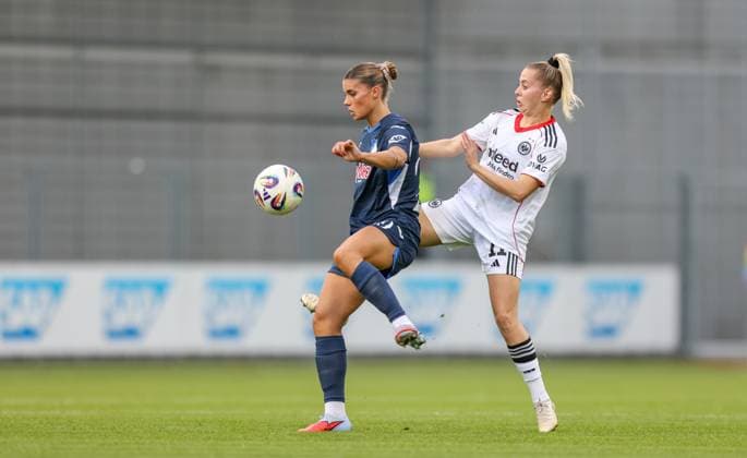 DEU, Hoffenheim, TSG Hoffenheim vs Eintracht Frankfurt, Google Pixel Bundesliga, DFB, Saison 2526, Dietmar-Hopp-Stadion, 2. Spieltag, im Bild v.l.n.r: Selina Cerci (Hoffenheim 29), Nina Lührßen (Eintracht Frankfurt 11) DFB DFL REGULATIONS PROHIBIT ANY USE OF PHOTOGRAPHS AS IMAGE SEQUENCES AND OR QUASI-VIDEO, 14.09.2025, Copyright: HMBxMedia HendrikxHamelau