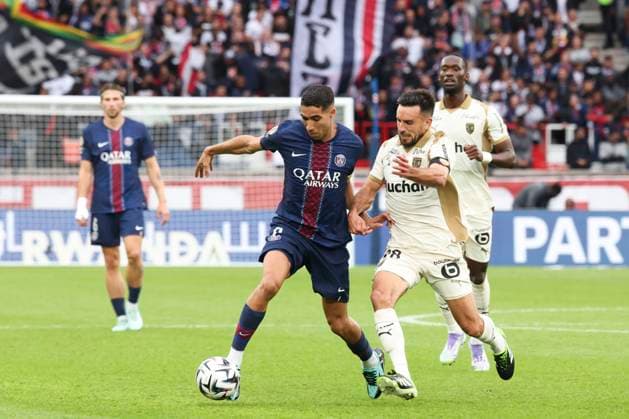 FOOTBALL : Paris Saint Germain Vs RC Lens - Ligue 1 - 14 09 2025 Achraf Hakimi (PSG) Vs Adrien Thomasson (RC Lens) ParisFrance  Copyright: xMichtofx