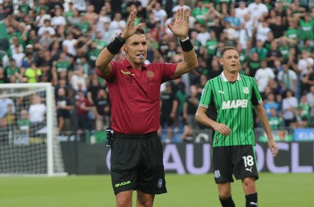 the referee mr. Paride Tremolada during the Serie A Unilive soccer match between U.S Sassuolo and S.S. Lazio at Mapei stadium, Reggio Emilia, northern Italy, Monday, September 14, 2025. - Soccer - (Photo Michele Nucci - LaPresse)  Copyright: xMichelexNucci LaPressex