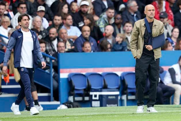Paris Saint-Germain FC v RC Lens - Ligue 1 McDonald s Rafel Pol Cabanellas, Paris Saint-Germain Assistant Coach and Luis Enrique, head coach of Paris Saint-Germain on the side line with his arm in a sling during the Ligue 1 McDonald s match between Paris Saint-Germain FC and RC Lens at Parc des Princes on September 14, 2025 in Paris, France. Paris Parc des Princes France France Copyright: xNealxSimpson Sportsphoto APLx 14134996