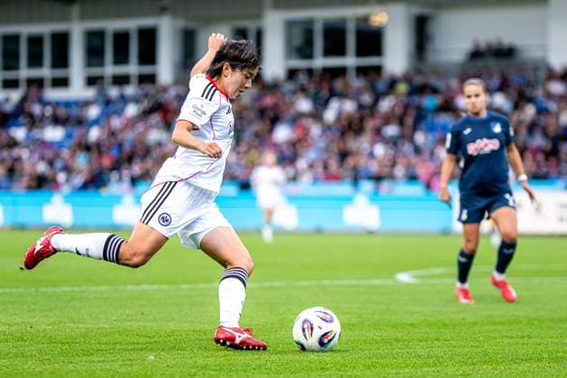 GPFBL: TSG Hoffenheim - Eintracht Frankfurt; 14.09.2025 Remina Chiba (15, Eintracht Frankfurt Frauen) mit Ball in Aktion GPFBL: TSG Hoffenheim – Eintracht Frankfurt, Dietmar-Hopp Stadion in Hoffenheim, am 14.09.2025. DFB REGULATIONS PROHIBIT ANY USE OF PHOTOGRAPHS AS IMAGE SEQUENCES AND OR QUASI-VIDEO. GPFBL: TSG Hoffenheim – Eintracht Frankfurt, Dietmar-Hopp Stadion in Hoffenheim, am 14.09.2025. DFB REGULATIONS PROHIBIT ANY USE OF PHOTOGRAPHS AS IMAGE SEQUENCES AND OR QUASI-VIDEO. Copyright: xBEAUTIFULxSPORTS Gelhardtx