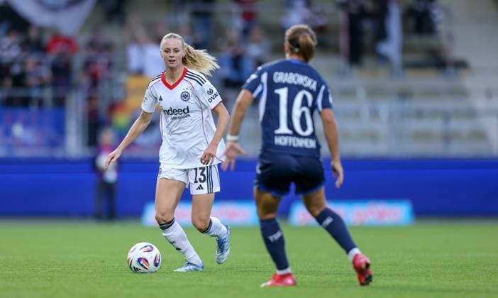 DEU, Hoffenheim, TSG Hoffenheim vs Eintracht Frankfurt, Google Pixel Bundesliga, DFB, Saison 2526, Dietmar-Hopp-Stadion, 2. Spieltag, im Bild v.l.n.r: Amanda Ilestedt (Eintracht Frankfurt 13), Dominika Grabowska (Hoffenheim 16) DFB DFL REGULATIONS PROHIBIT ANY USE OF PHOTOGRAPHS AS IMAGE SEQUENCES AND OR QUASI-VIDEO, 14.09.2025, Copyright: HMBxMedia HendrikxHamelau