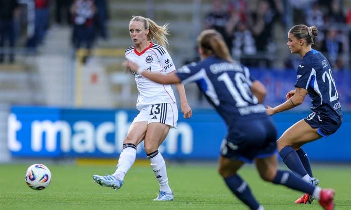 DEU, Hoffenheim, TSG Hoffenheim vs Eintracht Frankfurt, Google Pixel Bundesliga, DFB, Saison 2526, Dietmar-Hopp-Stadion, 2. Spieltag, im Bild v.l.n.r: Amanda Ilestedt (Eintracht Frankfurt 13), Dominika Grabowska (Hoffenheim 16) DFB DFL REGULATIONS PROHIBIT ANY USE OF PHOTOGRAPHS AS IMAGE SEQUENCES AND OR QUASI-VIDEO, 14.09.2025, Copyright: HMBxMedia HendrikxHamelau