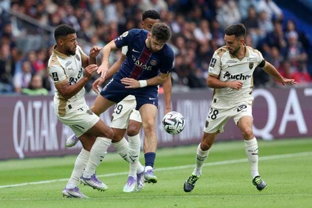 Paris Saint-Germain FC v RC Lens - Ligue 1 McDonald s Matthieu Udol, Morgan Guilavogui, Adrien Thomasson of RC Lens and Khvicha Kvaratskhelia of Paris Saint-Germain challenge during the Ligue 1 McDonald s match between Paris Saint-Germain FC and RC Lens at Parc des Princes on September 14, 2025 in Paris, France. Paris Parc des Princes France France Copyright: xNealxSimpson Sportsphoto APLx 14134998