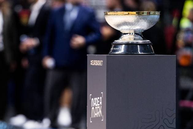 FIBA EuroBasket 2025: Gold Türkei - Deutschland; 14.09.2025 Der FIBA EuroBasket Pokal FIBA EuroBasket 2025: Gold Türkei - Deutschland; Riga, Arena Riga am 14.09.2025 Copyright: xBEAUTIFULxSPORTS Wunderlx