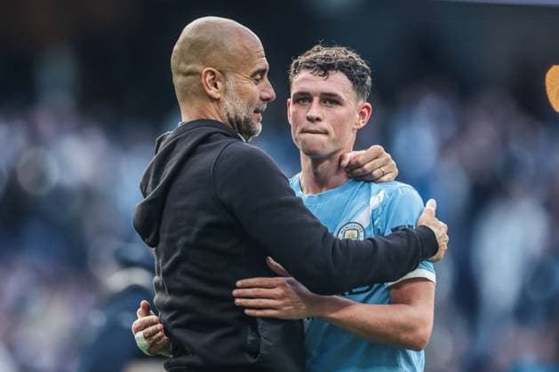Premier League Manchester City v Manchester United, ManU Pep Guardiola manager of Manchester City embraces Phil Foden of Manchester City after the game during the Premier League match Manchester City vs Manchester United at Etihad Stadium, Manchester, United Kingdom, 14th September 2025 (Photo by Mark Cosgrove News Images) Manchester Etihad Stadium Manchester United Kingdom Copyright: xMarkxCosgrove NewsxImagesx