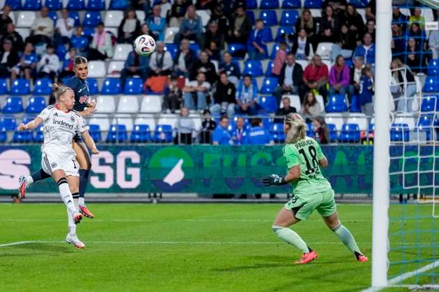 v.li.: Pia-Sophie Wolter (SGE, 17), Torschützin Selina Cerci (TSG, 29), Lea Paulick (Torwart, Torhüterin, SGE, 18), erzielt das Tor zum 1:0, Treffer, Torerfolg, Highlight, Action, Aktion, Spielszene, 14.09.2025, Sinsheim (Hoffenheim) (Deutschland), Fussball, Google Pixel Frauen-Bundesliga, TSG 1899 Hoffenheim - Eintracht Frankfurt, DFB DFL REGULATIONS PROHIBIT ANY USE OF PHOTOGRAPHS AS IMAGE SEQUENCES AND OR QUASI-VIDEO.