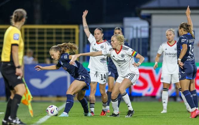DEU, Hoffenheim, TSG Hoffenheim vs Eintracht Frankfurt, Google Pixel Bundesliga, DFB, Saison 2526, Dietmar-Hopp-Stadion, 2. Spieltag, im Bild v.l.n.r: Jamilla Rankin (Hoffenheim 5), GÃ raldine Reuteler (Eintracht Frankfurt 14), Laura Freigang (Eintracht Frankfurt 10) DFB DFL REGULATIONS PROHIBIT ANY USE OF PHOTOGRAPHS AS IMAGE SEQUENCES AND OR QUASI-VIDEO, 14.09.2025, Copyright: HMBxMedia HendrikxHamelau