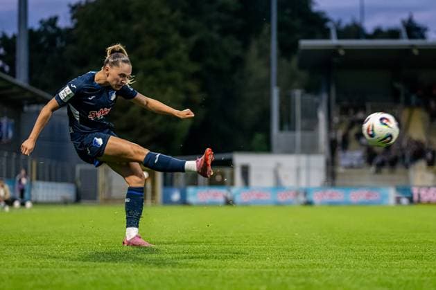GPFBL: TSG Hoffenheim - Eintracht Frankfurt; 14.09.2025 Jill Janssens (9; TSG) schießt den Ball kraftvoll aufs Tor GPFBL: TSG Hoffenheim – Eintracht Frankfurt, Dietmar-Hopp Stadion in Hoffenheim, am 14.09.2025. DFB REGULATIONS PROHIBIT ANY USE OF PHOTOGRAPHS AS IMAGE SEQUENCES AND OR QUASI-VIDEO. Copyright: xBEAUTIFULxSPORTS Gelhardtx
