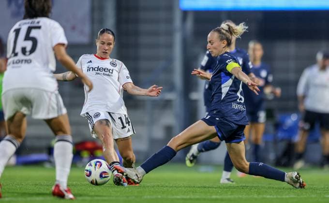DEU, Hoffenheim, TSG Hoffenheim vs Eintracht Frankfurt, Google Pixel Bundesliga, DFB, Saison 2526, Dietmar-Hopp-Stadion, 2. Spieltag, im Bild v.l.n.r: GÃ raldine Reuteler (Eintracht Frankfurt 14), Vanessa Diehm (Hoffenheim 6) DFB DFL REGULATIONS PROHIBIT ANY USE OF PHOTOGRAPHS AS IMAGE SEQUENCES AND OR QUASI-VIDEO, 14.09.2025, Copyright: HMBxMedia HendrikxHamelau