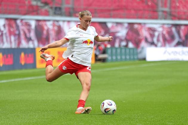 1. Bundesliga Frauen: RB Leipzig vs. FC Bayern München, 14.09.25 Marlene Müller (27, RB Leipzig). Fußball, Google Pixel Frauen-Bundesliga, Saison 2025 2026, 2. Spieltag: RB Leipzig vs. FC Bayern München am 14.09.25, Red Bull Arena, Leipzig. DFB REGULATIONS PROHIBIT ANY USE OF PHOTOGRAPHS AS IMAGE SEQUENCES AND OR QUASI-VIDEO. Copyright: xBEAUTIFULxSPORTS JanxKaeferx
