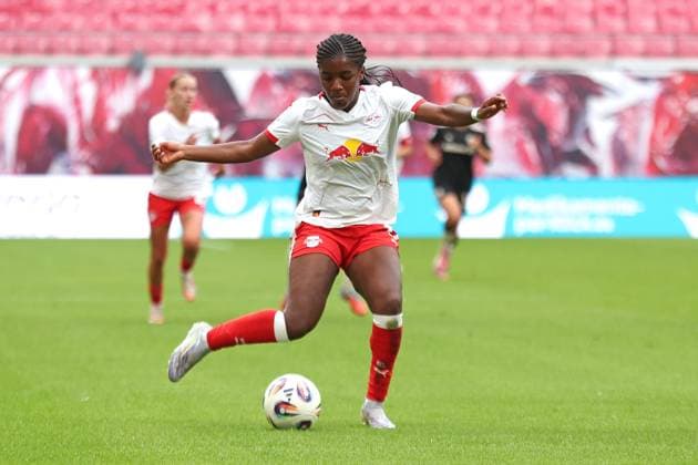 1. Bundesliga Frauen: RB Leipzig vs. FC Bayern München, 14.09.25 Delice Boboy (17, RB Leipzig). Fußball, Google Pixel Frauen-Bundesliga, Saison 2025 2026, 2. Spieltag: RB Leipzig vs. FC Bayern München am 14.09.25, Red Bull Arena, Leipzig. DFB REGULATIONS PROHIBIT ANY USE OF PHOTOGRAPHS AS IMAGE SEQUENCES AND OR QUASI-VIDEO. Copyright: xBEAUTIFULxSPORTS JanxKaeferx