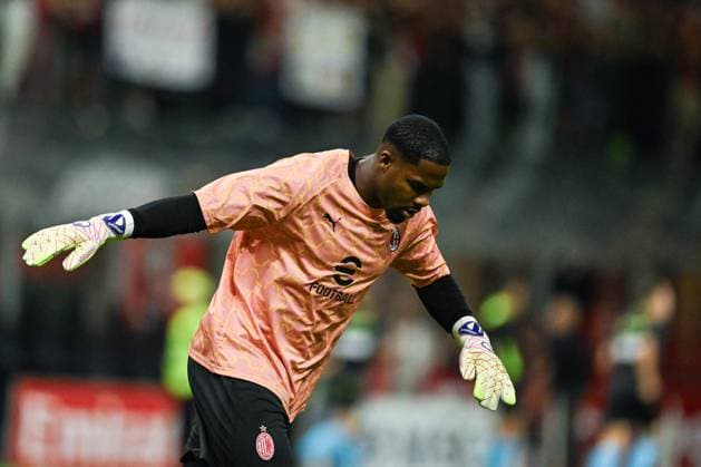 Mike Maignan of AC Milan Heart for Africa warms up prior to the Italian Serie A football match between AC Milan and Bologna FC on September 14, 2025 at Giuseppe Meazza San Siro Siro stadium in Milan, Italy  Copyright: xTizianoxBallabio IPAxSportx xipa-agency.netx xx IPA_64857965 IPA_Agency_IPA64857965