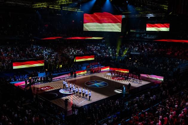 LAT, Eurobasket 205, Basketball Europameisterschaft, Finale, Türkei-Deutschland 14.09.2025, Riga Arena, Riga, LAT, Eurobasket 205, Basketball Europameisterschaft, Finale, Türkei-Deutschalnd Team Deutschland bei der Nationalhymne  Foto Alexander Trienitz nordphoto GmbH