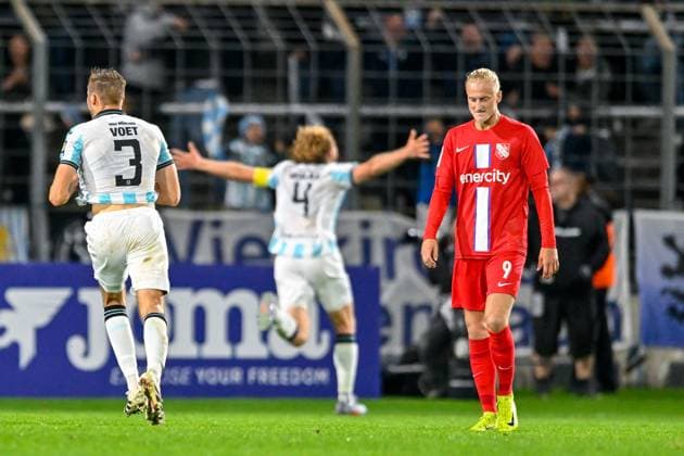 v.li.: Siemen Voet (TSV 1860, 3) und Jesper Verlaat (TSV 1860, 4) bejubeln das Tor zum 3:2, Lorenzo Paldino (Havelse, 9) enttäuscht schauend, Enttäuschung, Frustration, disappointed, pessimistisch, 14.09.2025, München (Deutschland), Fussball, 3. Liga, TSV 1860 München - TSV Havelse, DFB DFL REGULATIONS PROHIBIT ANY USE OF PHOTOGRAPHS AS IMAGE SEQUENCES AND OR QUASI-VIDEO. *** from left Siemen Voet TSV 1860, 3 and Jesper Verlaat TSV 1860, 4 celebrating the goal to 3 2, Lorenzo Paldino Havelse, 9 looking disappointed, disappointment, frustration, disappointed, pessimistic, 14 09 2025, Munich Germany , Football, 3 Liga, TSV 1860 München TSV Havelse, DFB DFL REGULATIONS PROHIBIT ANY USE OF PHOTOGRAPHS AS IMAGE SEQUENCES AND OR QUASI VIDEO xslx
