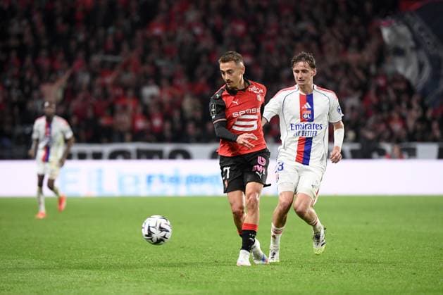 Stade Rennais FC v Olympique Lyonnais - Ligue 1 McDonald s 2025 2026 21 Valentin RONGIER (srfc) - 23 Tyler MORTON (ol) during the Ligue 1 McDonald s match between Rennes and Lyon at Roazhon Park on September 14, 2025 in Rennes, France. Rennes France  Copyright: xFEPx 776348129