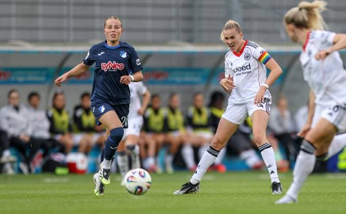 DEU, Hoffenheim, TSG Hoffenheim vs Eintracht Frankfurt, Google Pixel Bundesliga, DFB, Saison 2526, Dietmar-Hopp-Stadion, 2. Spieltag, im Bild v.l.n.r: Laura Gloning (Hoffenheim 20), Laura Freigang (Eintracht Frankfurt 10) DFB DFL REGULATIONS PROHIBIT ANY USE OF PHOTOGRAPHS AS IMAGE SEQUENCES AND OR QUASI-VIDEO, 14.09.2025, Copyright: HMBxMedia HendrikxHamelau