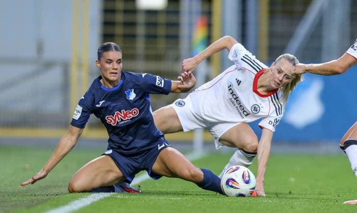 DEU, Hoffenheim, TSG Hoffenheim vs Eintracht Frankfurt, Google Pixel Bundesliga, DFB, Saison 2526, Dietmar-Hopp-Stadion, 2. Spieltag, im Bild v.l.n.r: Selina Cerci (Hoffenheim 29), Amanda Ilestedt (Eintracht Frankfurt 13) DFB DFL REGULATIONS PROHIBIT ANY USE OF PHOTOGRAPHS AS IMAGE SEQUENCES AND OR QUASI-VIDEO, 14.09.2025, Copyright: HMBxMedia HendrikxHamelau