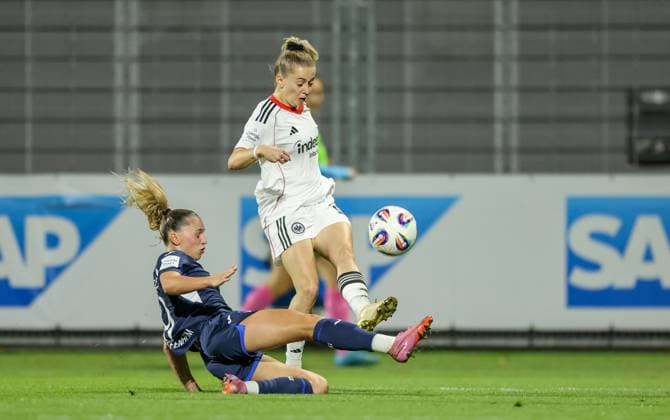 DEU, Hoffenheim, TSG Hoffenheim vs Eintracht Frankfurt, Google Pixel Bundesliga, DFB, Saison 2526, Dietmar-Hopp-Stadion, 2. Spieltag, im Bild v.l.n.r: Jill Janssens (Hoffenheim 9), Nina Lührßen (Eintracht Frankfurt 11) DFB DFL REGULATIONS PROHIBIT ANY USE OF PHOTOGRAPHS AS IMAGE SEQUENCES AND OR QUASI-VIDEO, 14.09.2025, Copyright: HMBxMedia HendrikxHamelau