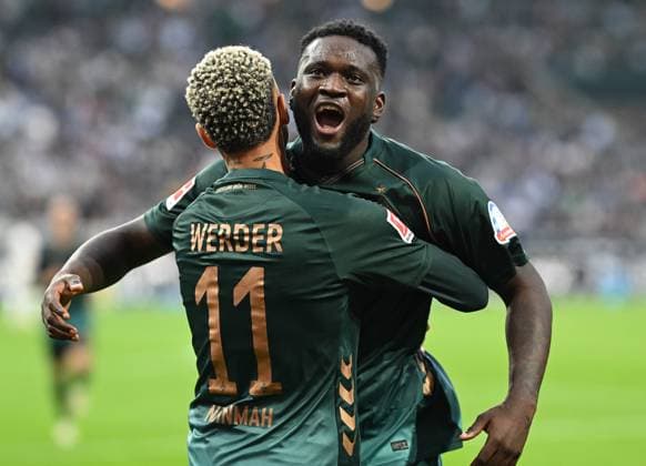 14.09.2025, xophax, Fussball 1.Bundesliga, Borussia Moenchengladbach - Werder Bremen Victor Boniface ,rechts feiert mit Justin Njinmah , vorn (beide Werder Bremen) (DFL DFB REGULATIONS PROHIBIT ANY USE OF PHOTOGRAPHS as IMAGE SEQUENCES and or QUASI-VIDEO) Moenchengladbach *** 14 09 2025, xophax, Soccer 1 Bundesliga, Borussia Moenchengladbach Werder Bremen Victor Boniface ,right celebrates with Justin Njinmah , front both Werder Bremen DFL DFB REGULATIONS PROHIBIT ANY USE OF PHOTOGRAPHS as IMAGE SEQUENCES and or QUASI VIDEO Moenchengladbach
