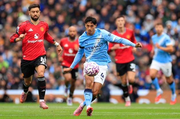Manchester City v Manchester United, ManU Premier League 14 09 2025. Tijjani Reijnders (4) of Manchester City passes the ball during the Premier League match between Manchester City and Manchester United at the Etihad Stadium, Manchester, England on 14 September 2025. Manchester Etihad Stadium Manchester England Editorial use only DataCo restrictions apply See www.football-dataco.com , Copyright: xConorxMolloyx PSI-22824-0143