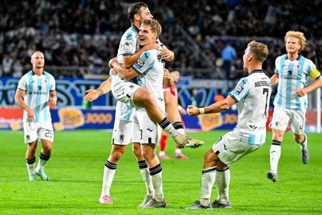 Spieler des TSV 1860 München mit Torjubel, Jubel, Torjubel, Torerfolg, celebrate the goal, goal, celebration, Jubel ueber das Tor zum 1:0 durch Kevin Volland (TSV 1860, 31) (2.v.li.), optimistisch, Action, Aktion, 14.09.2025, München (Deutschland), Fussball, 3. Liga, TSV 1860 München - TSV Havelse, DFB DFL REGULATIONS PROHIBIT ANY USE OF PHOTOGRAPHS AS IMAGE SEQUENCES AND OR QUASI-VIDEO. *** TSV 1860 Munich players with goal celebration, celebrate the goal, goal, celebration, jubilation over the goal to 1 0 by Kevin Volland TSV 1860, 31 2 v li , optimistic, action, action, 14 09 2025, Munich Germany , Football, 3 Liga, TSV 1860 München TSV Havelse, DFB DFL REGULATIONS PROHIBIT ANY USE OF PHOTOGRAPHS AS IMAGE SEQUENCES AND OR QUASI VIDEO xslx