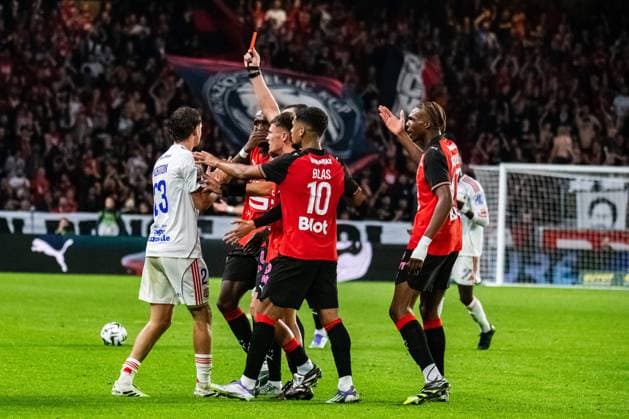 FOOTBALL : Stade Rennais vs Olympique Lyonnais - Ligue 1 - JournÃ e 4 - 14 09 2025 Expulsion de Tyler Morton (OL) RennesFrance  Copyright: xBaptistexAutissierx