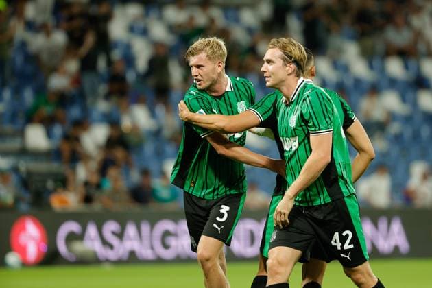 14th September 2025; Mapei Stadium, Reggio Emilia, Italy, Serie A Football, Sassuolo versus Lazio; US Sassuolo Calcio s players celebrate their victory at the end of the match  EmanuelexPennacchio