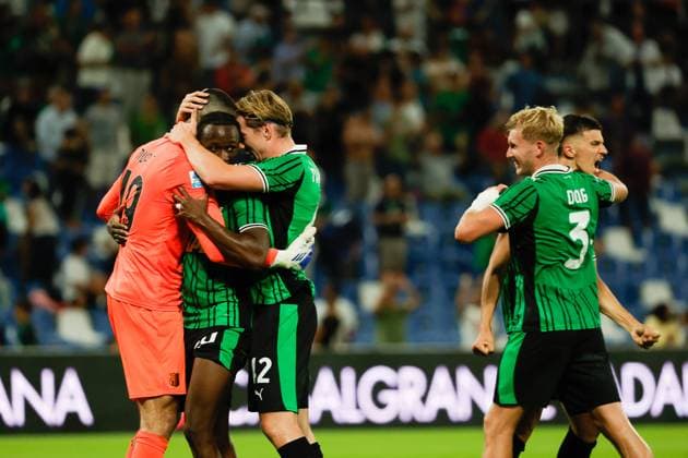 14th September 2025; Mapei Stadium, Reggio Emilia, Italy, Serie A Football, Sassuolo versus Lazio; US Sassuolo Calcio s players celebrate their victory at the end of the match  EmanuelexPennacchio