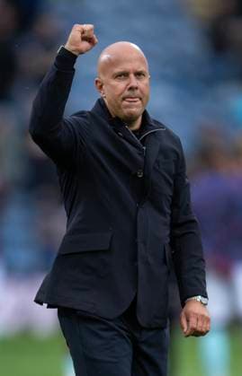 Burnley v Liverpool - Premier League BURNLEY, ENGLAND - SEPTEMBER 14: Liverpool manager Arne Slot celebrates in front of the fans after the Premier League match between Burnley and Liverpool at Turf Moor on September 14, 2025 in Burnley, England. Arne Slot Burnley Turf Moor England United Kingdom Copyright: xVisionhausx 776340389
