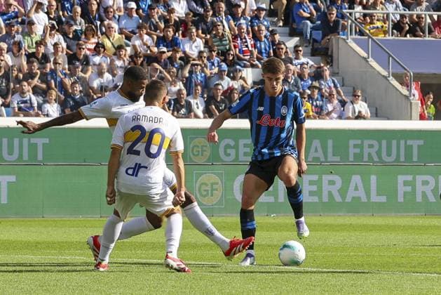 Charles De Ketelaere of Atalanta BC. battle for the ball during Atalanta BC vs US Lecce, 3Â° Serie A Enilive 2025-26 game at New Balance stadium in Bergamo (BG), Italy, on September 14, 2025.  Copyright: xDavidexCasentini IPAxSportx xipa-agency.netx xx IPA_64868253 IPA_Agency_IPA64868253