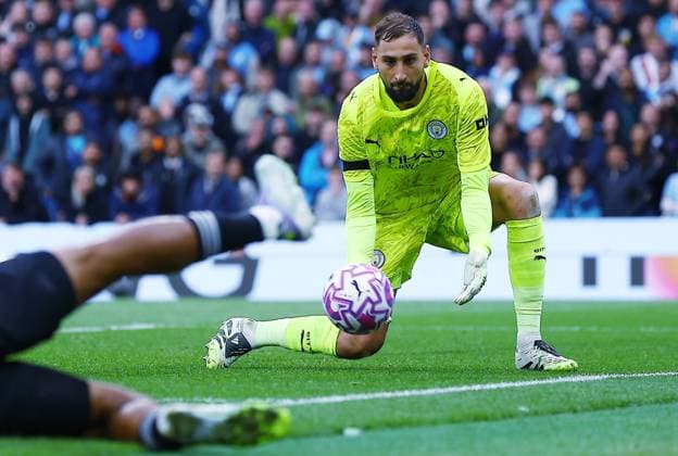 Manchester City goalkeeper Gianluigi Donnarumma Manchester City v Manchester United, ManU Premier League, Football, Etihad Stadium, Manchester, UK - 14 Sept 2025Manchester Etihad Stadium United Kingdom EDITORIAL USE ONLY No use with unauthorised audio, video, data, fixture lists, club league logos or live services. Online in-match use limited to 120 images, no video emulation. No use in betting, games or single club league player publications.  Copyright: xMattxWest Shutterstockx 15481325dc