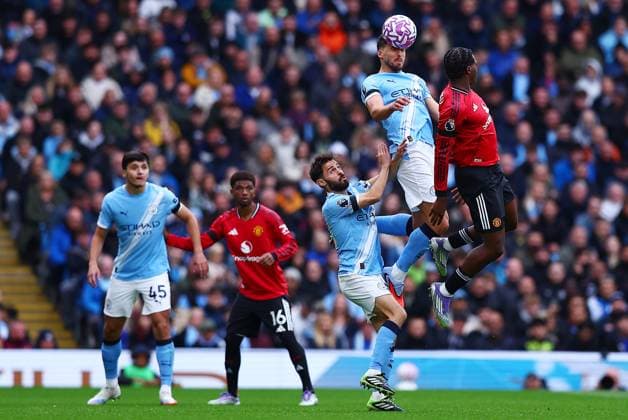 Ruben Dias of Manchester City wins a header Manchester City v Manchester United, ManU Premier League, Football, Etihad Stadium, Manchester, UK - 14 Sept 2025Manchester Etihad Stadium United Kingdom EDITORIAL USE ONLY No use with unauthorised audio, video, data, fixture lists, club league logos or live services. Online in-match use limited to 120 images, no video emulation. No use in betting, games or single club league player publications.  Copyright: xMattxWest Shutterstockx 15481325dj