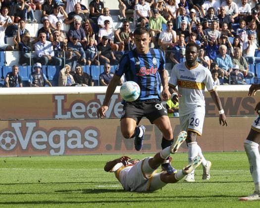 CALCIO - Serie A - Atalanta BC vs US Lecce Nikola Krstovic of Atalanta BC play the ball during Atalanta BC vs US Lecce, 3Â° Serie A Enilive 2025-26 game at New Balance stadium in Bergamo (BG), Italy, on September 14, 2025. Bergamo Italy  Copyright: xIPAxSport ABACAx