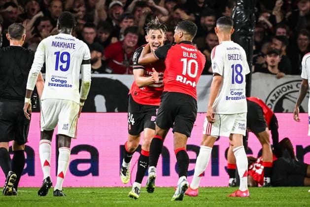 September 14, 2025, Rennes, France, France: Anthony ROUAULT of Rennes celebrate his goal with Ludovic BLAS of Rennes during the Ligue 1 match between Stade Rennais (Rennes) and Olympique Lyonnais (OL) at Roazhon Park on September 14, 2025 in Rennes, France. Rennes France - ZUMAm308 20250914_zsp_m308_009 Copyright: xMatthieuxMirvillex