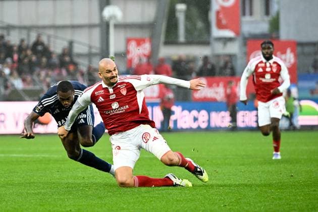 Stade Brestois 29 v Paris FC - Ligue 1 McDonald s 2025 2026 06 OTAVIO ATAIDE (pfc) - 19 Ludovic AJORQUE (sb29) during the Ligue 1 McDonald s match between Brest and Paris at Stade Francis Le Ble on September 14, 2025 in Brest, France. Brest France  Copyright: xFEPx 776348128